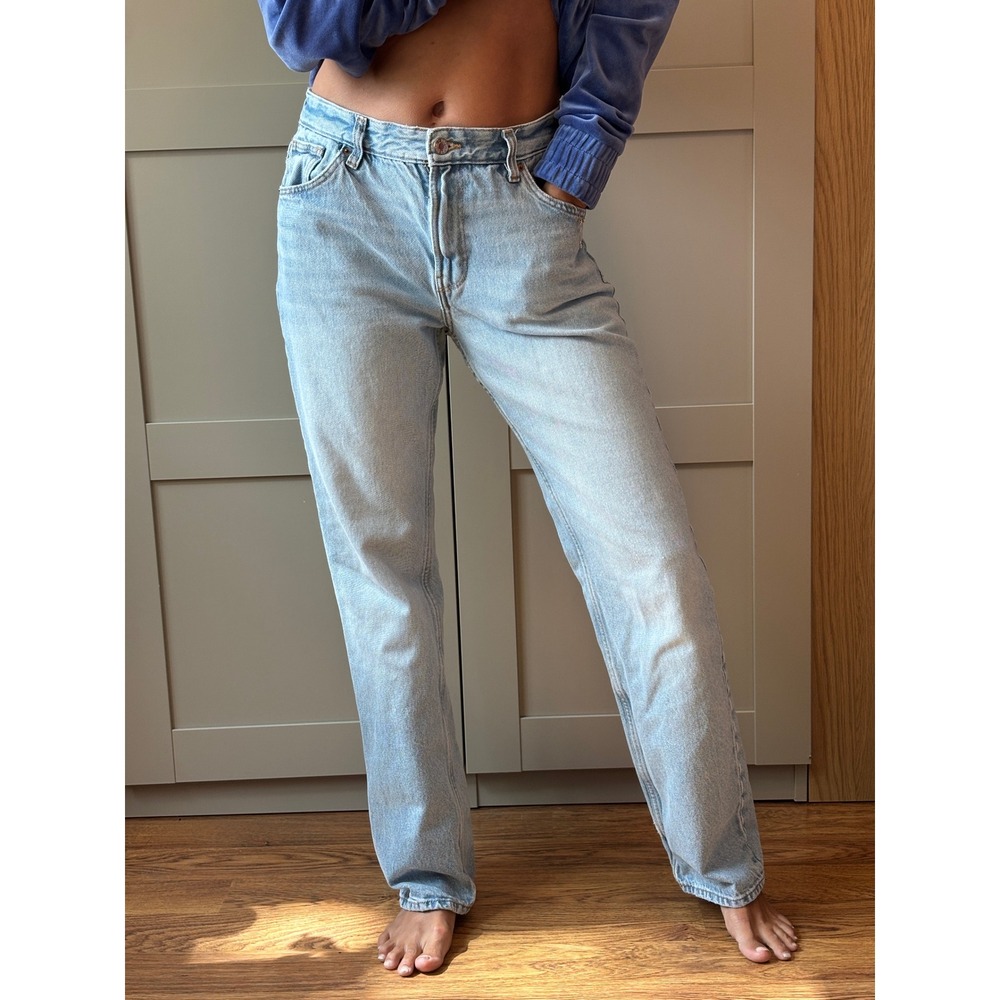 Bershka Womens Light Wash Straight Leg Relaxed Fit High Rise Denim Jeans Size 4